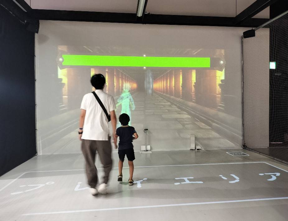 タイトースタジアムで遊ぶ親子