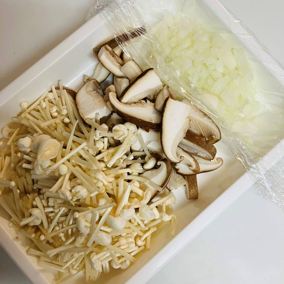 マ・マー公式の「合いびき肉ときのこの白いボロネーゼ」のレシピ