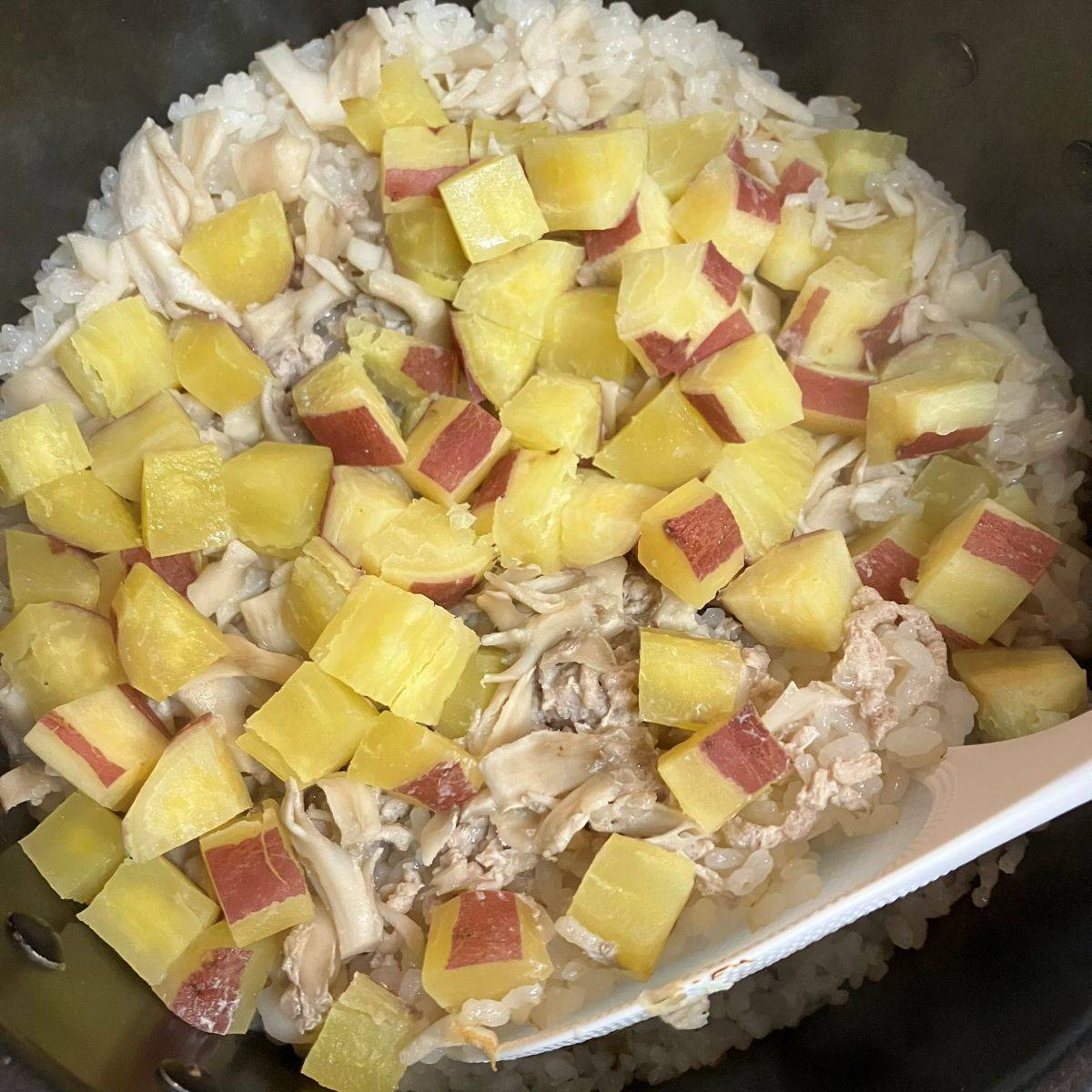 JAグループ公式の「群馬県「さつまいもと舞茸の炊き込みご飯」JA前橋市女性組織協議会」のレシピ