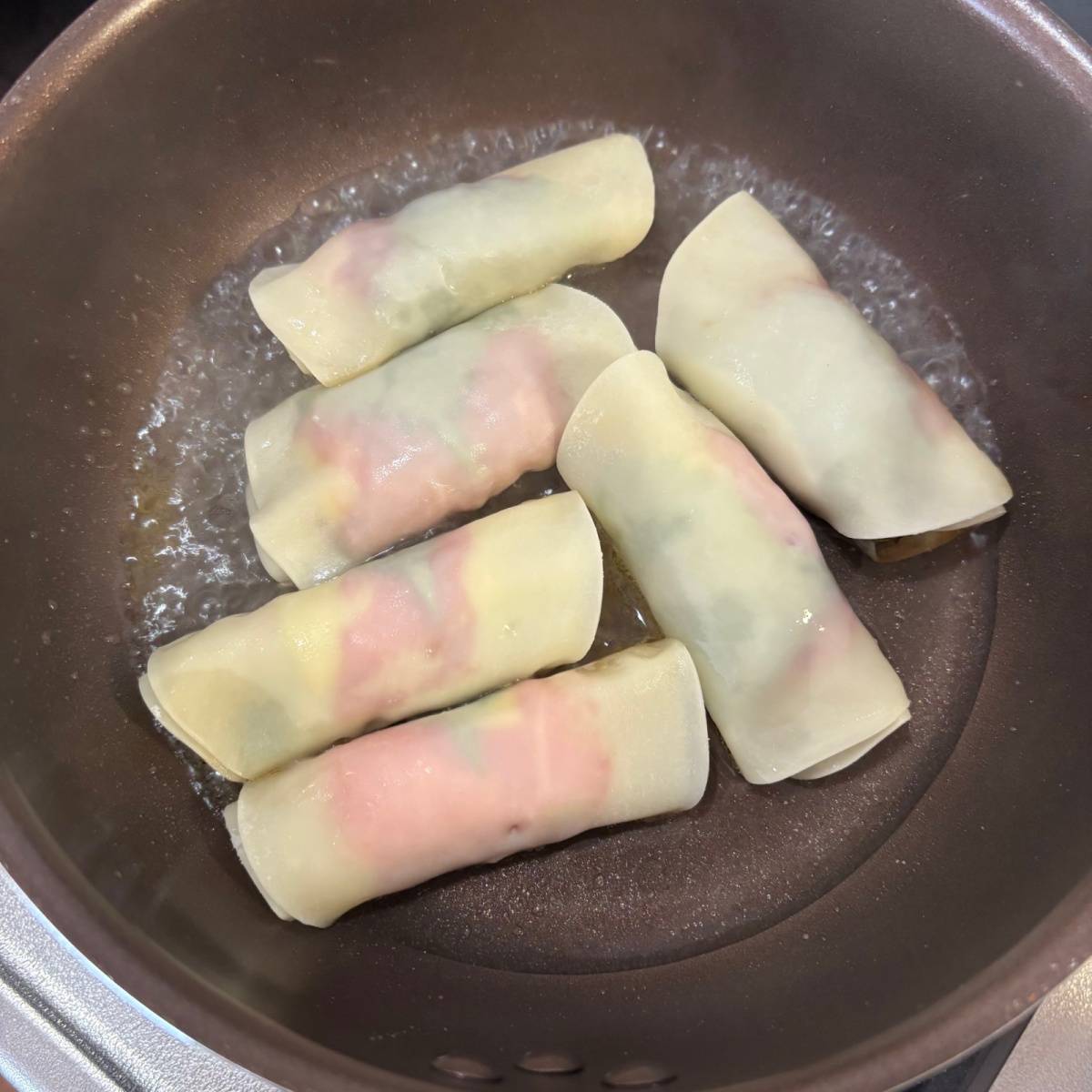 モランボン公式の「牛薄切り肉で作るくるくる餃子」のレシピ