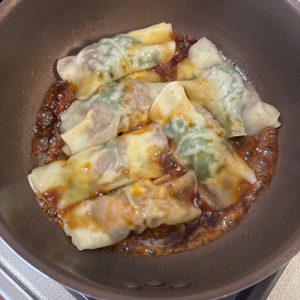 モランボン公式の「牛薄切り肉で作るくるくる餃子」のレシピ