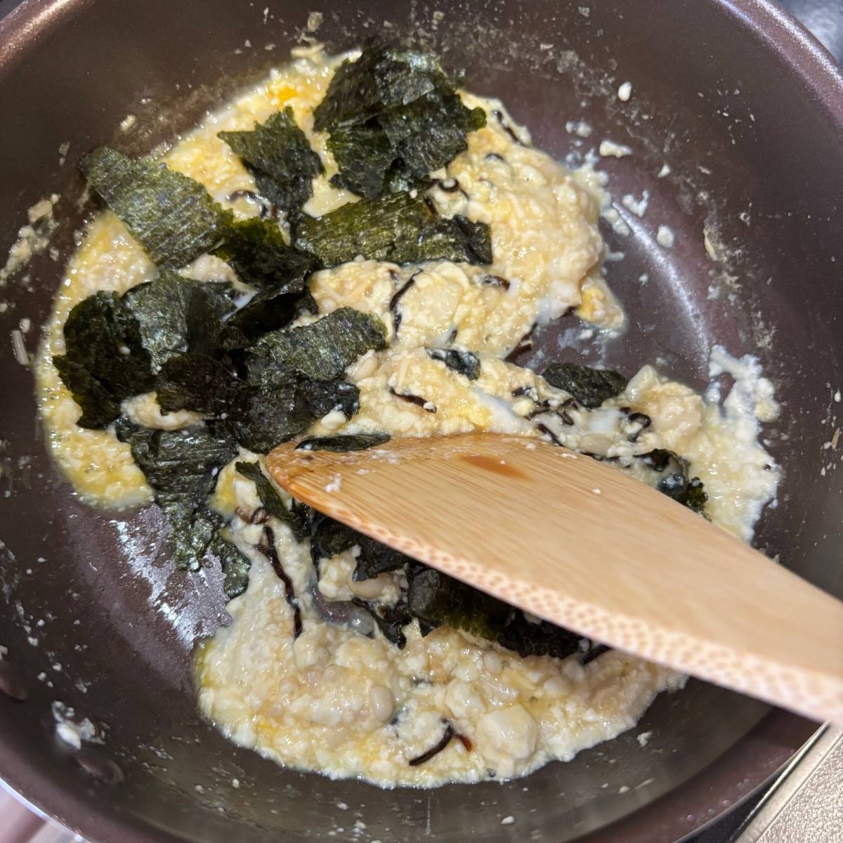 JAグループ公式の「エノキと豆腐と海苔の炒り卵」のレシピ