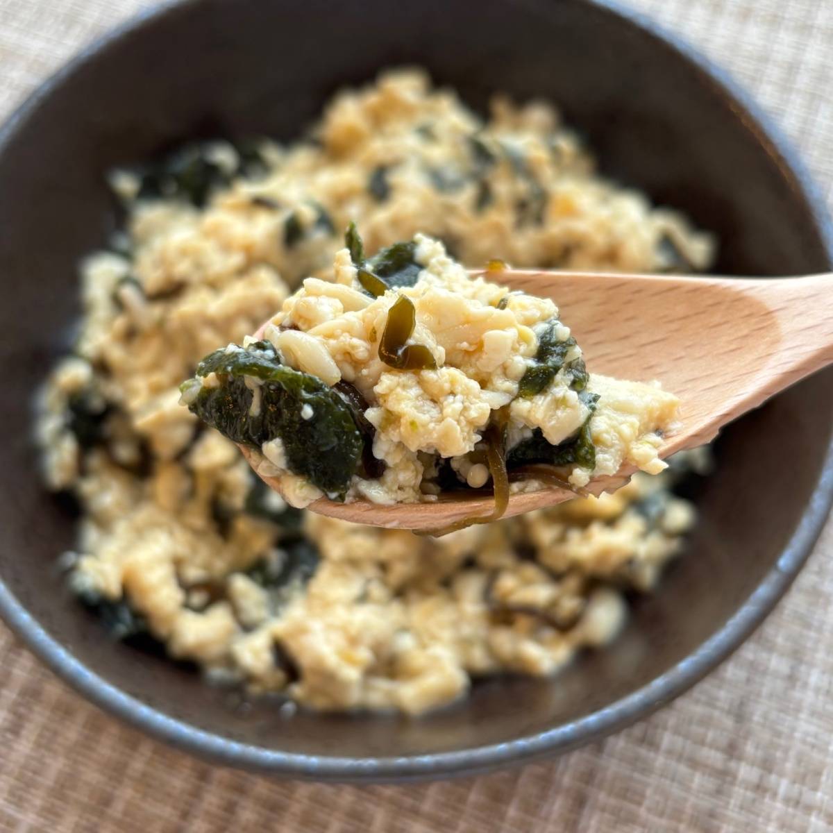 JAグループ公式の「エノキと豆腐と海苔の炒り卵」のレシピ