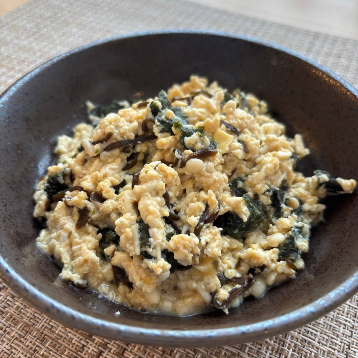 JAグループ公式の「エノキと豆腐と海苔の炒り卵」のレシピ