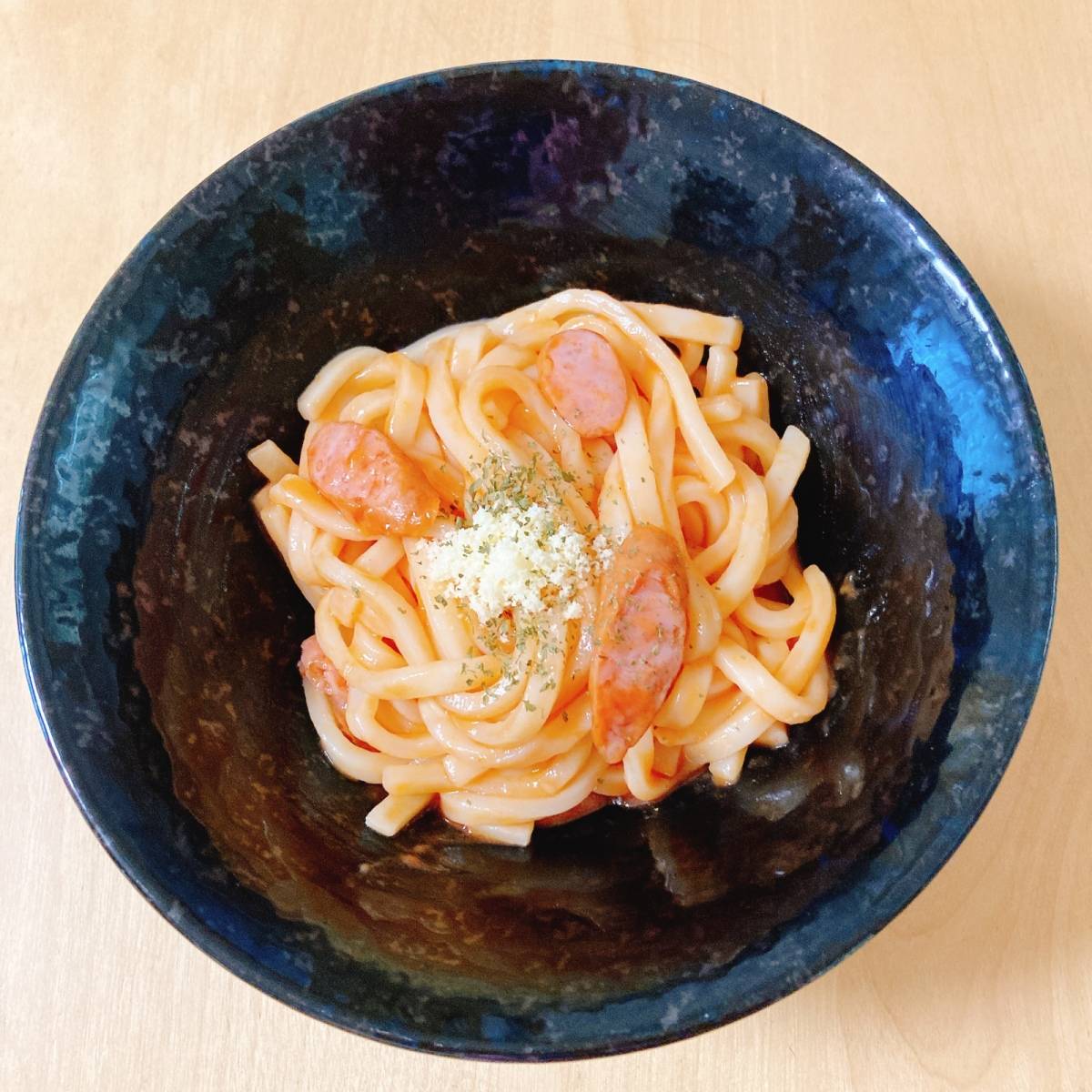 テーブルマーク公式の「レンジだけ！ナポリタン風うどん」のレシピ