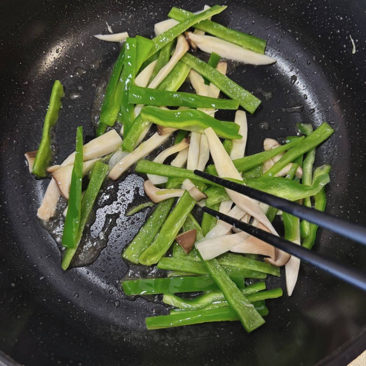 JAグループ公式の「ピーマンエリンギのおかか炒め」のレシピ