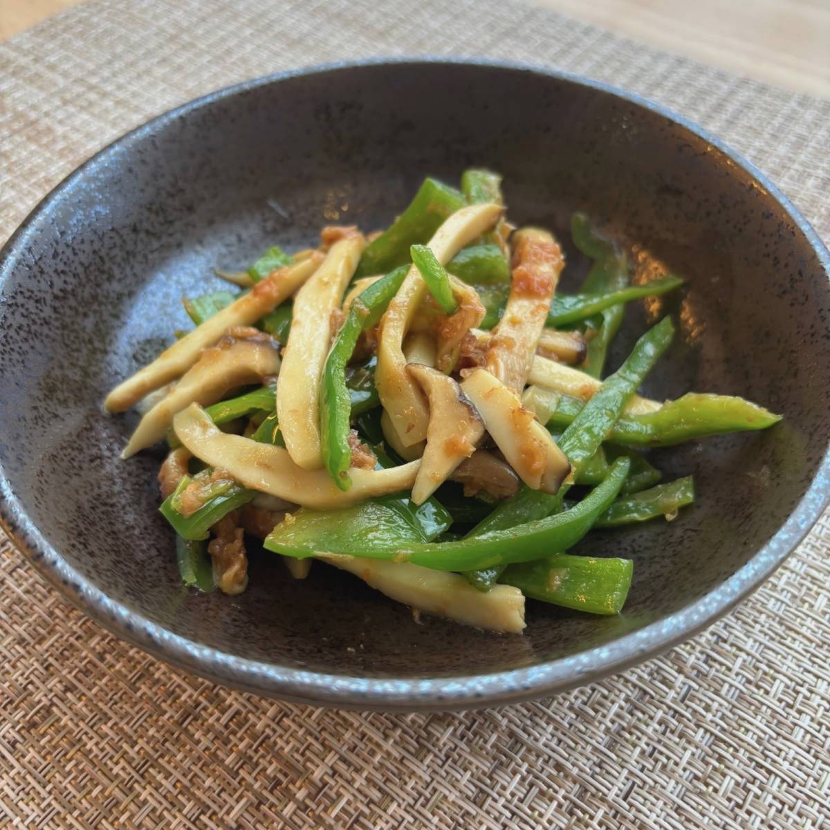 JAグループ公式の「ピーマンエリンギのおかか炒め」のレシピ