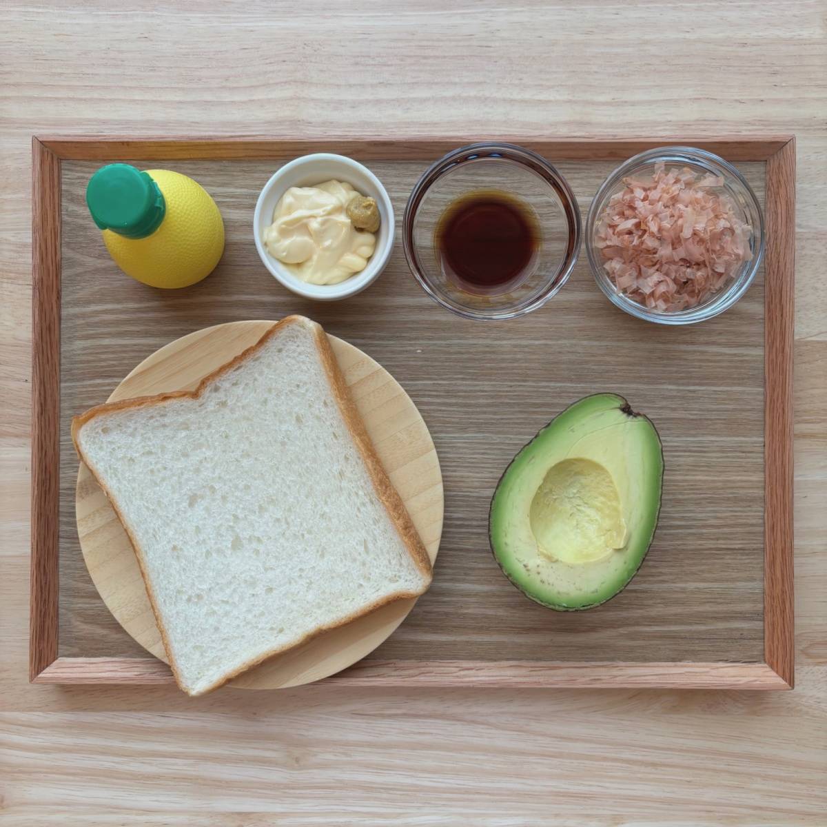 ヤマキ公式の「アボカドおかかトースト」のレシピ