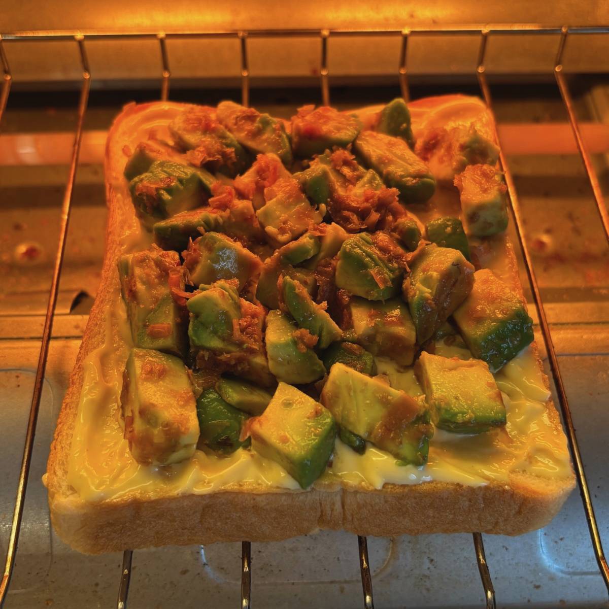 ヤマキ公式の「アボカドおかかトースト」のレシピ