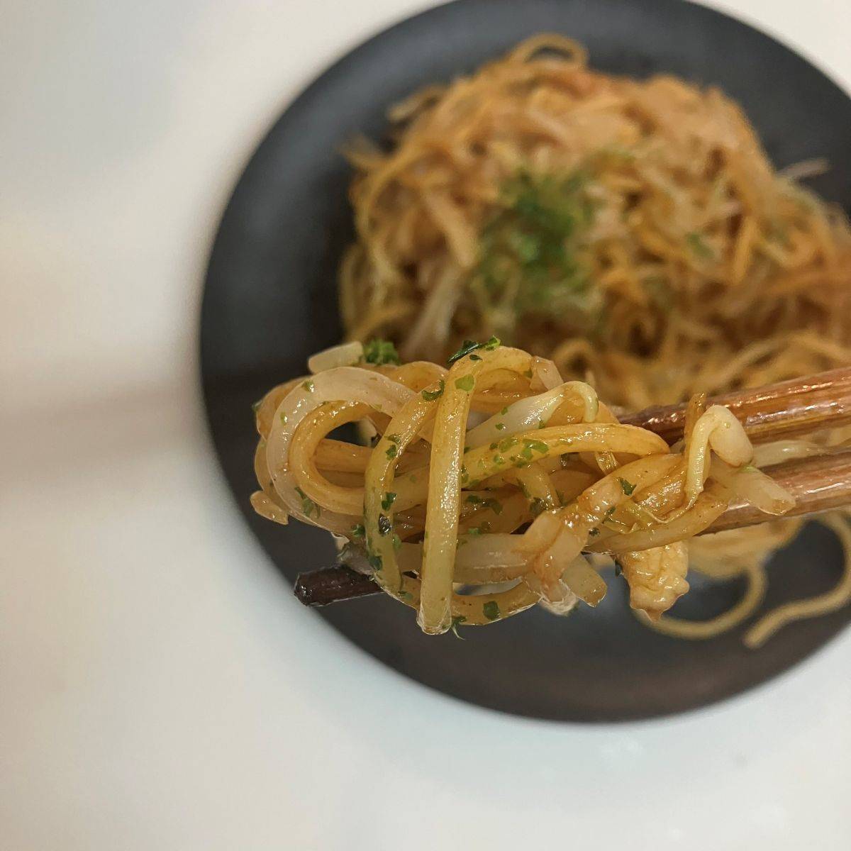 JAグループ公式の「もやしと玉ねぎとちくわの焼きそば♪」のレシピ