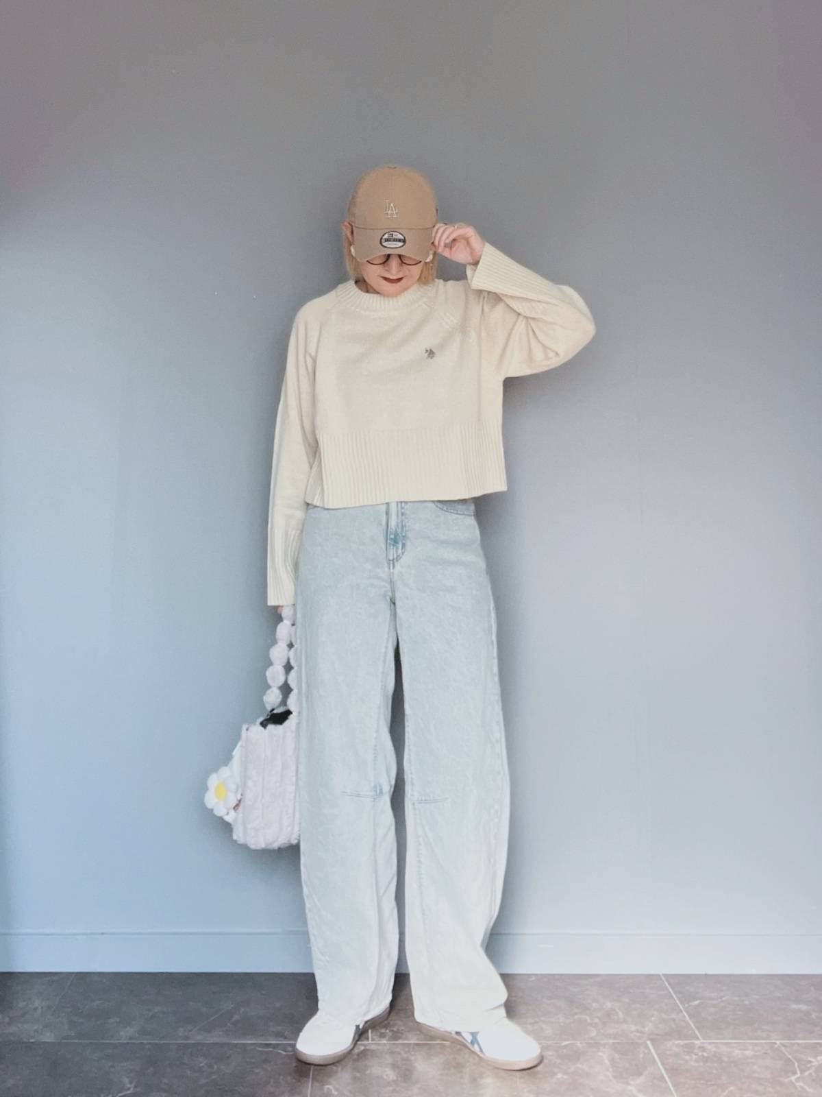 ショート丈ニット×ワイドデニム