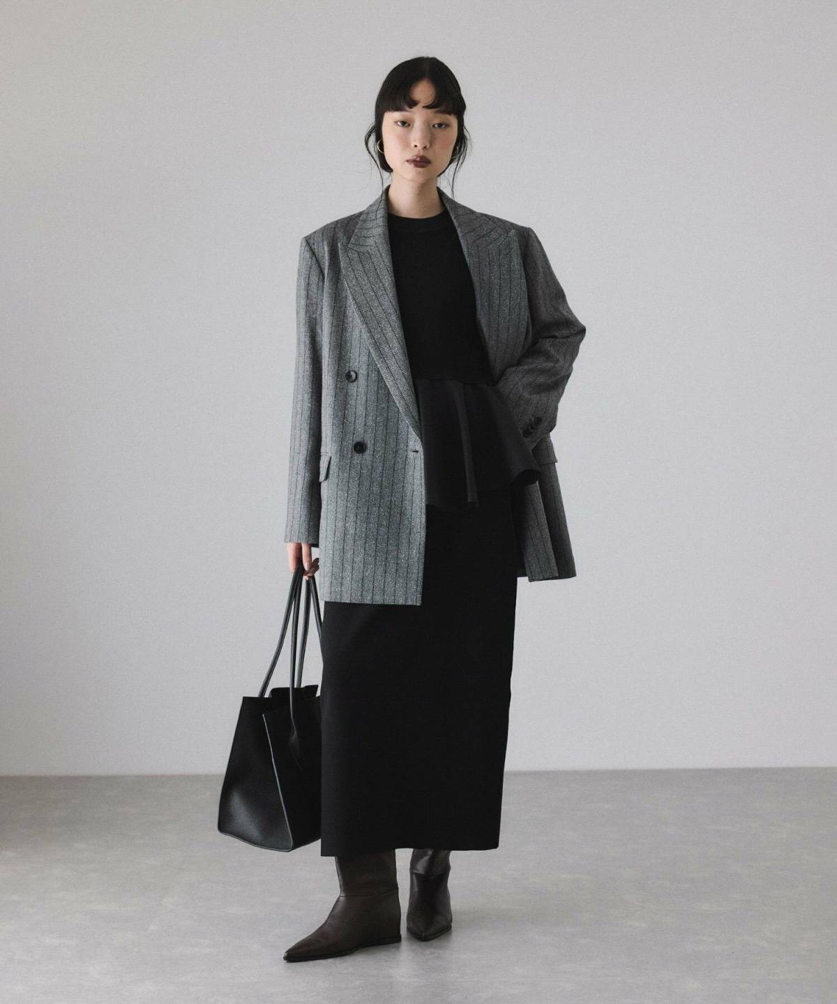 黒ニットワンピースコーデ