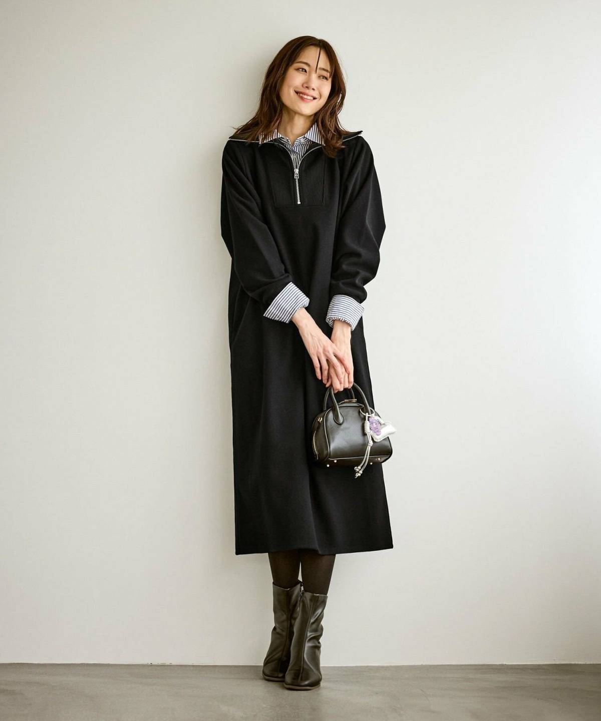 黒ニットワンピースコーデ