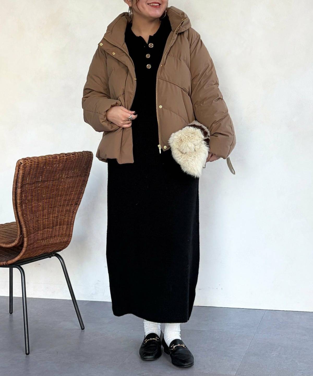 黒ニットワンピースコーデ