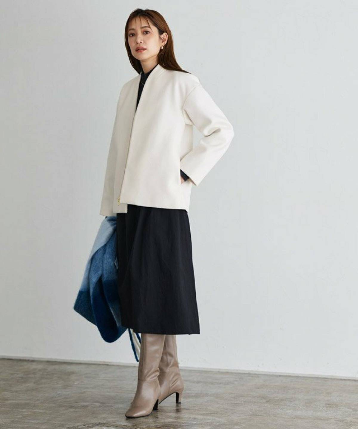 3月の京都コーデ 黒ワンピース×白アウター