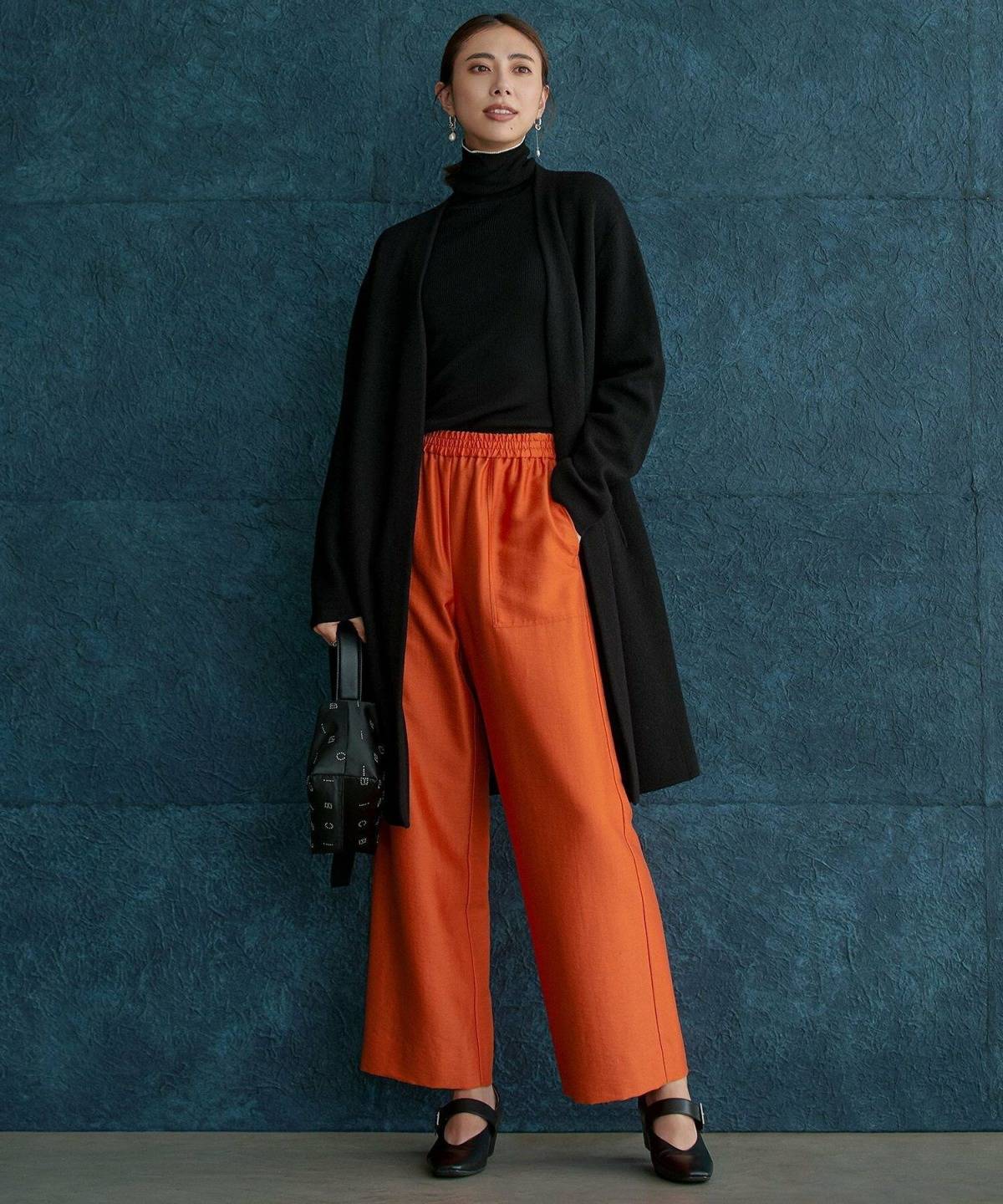 3月の京都コーデ 春色パンツ×タートルニット