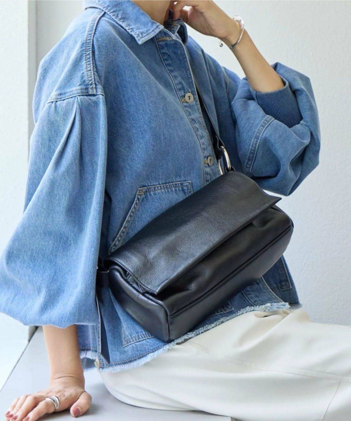 BEARDSLEY 《本革》レザーボディバッグ