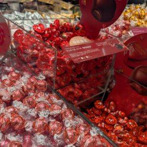 量り売りが楽しい！カラフルで可愛い「リンツ」のバレンタインを体験