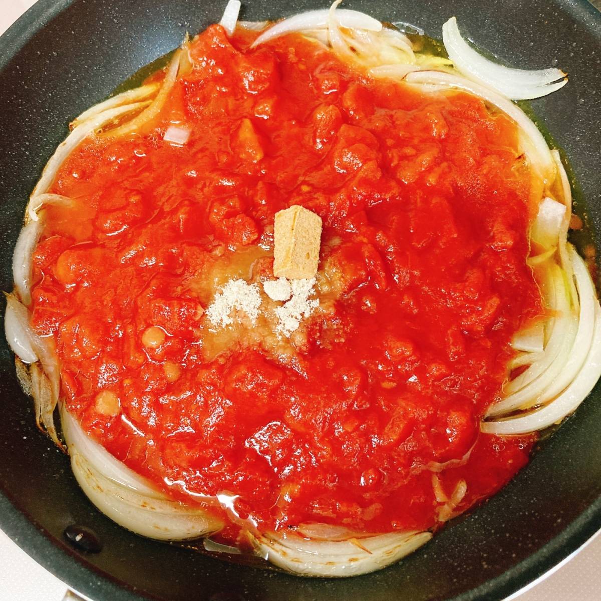 キョクヨー公式の「「さば水煮」缶で簡単トマトパッツァ」のレシピ