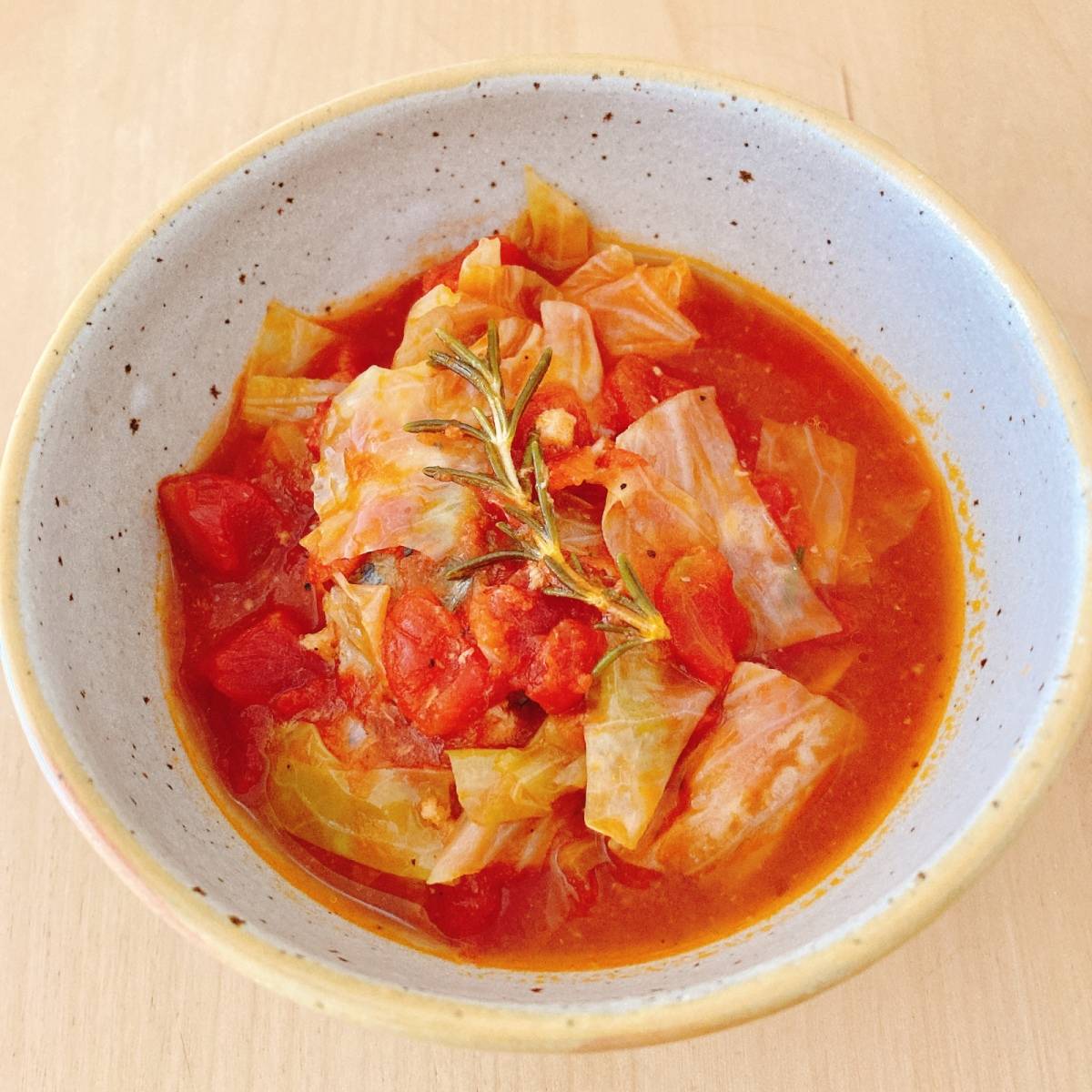 キョクヨー公式の「「さば水煮」缶で簡単トマトパッツァ」のレシピ