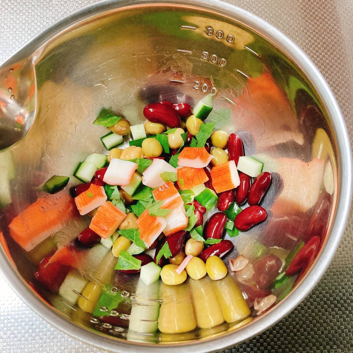 いちまさ公式の「カニかまと豆の和風マリネ」のレシピ