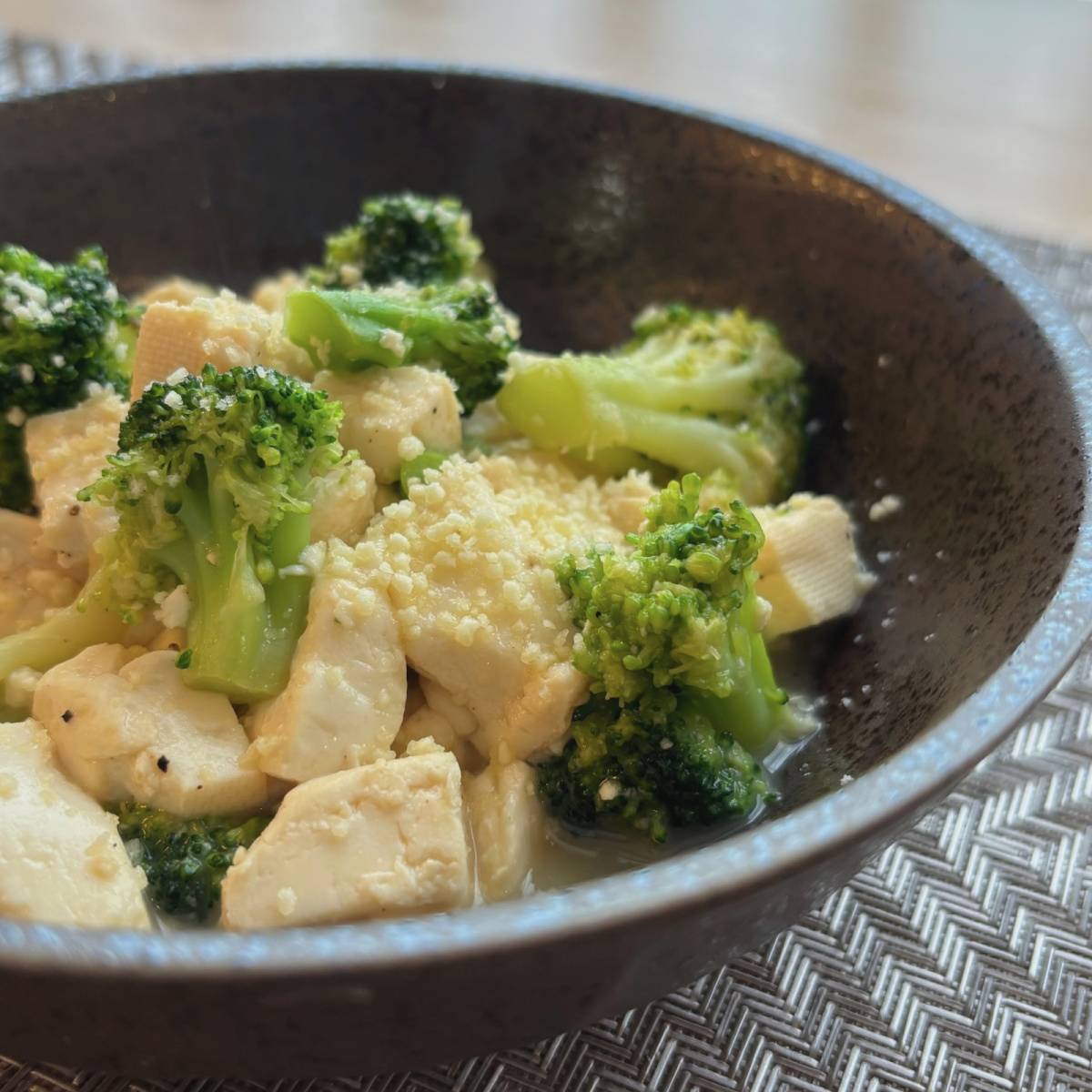 ヤマキ公式の「サイコロ豆腐のバター炒め」のレシピ