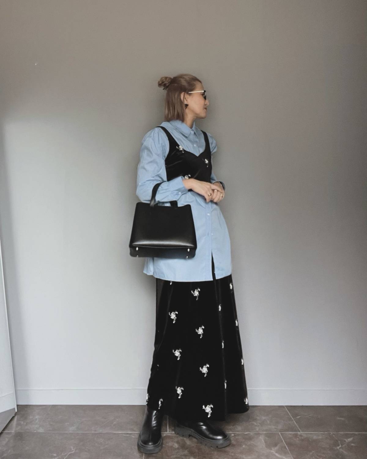 トップスの重ね着×柄スカート