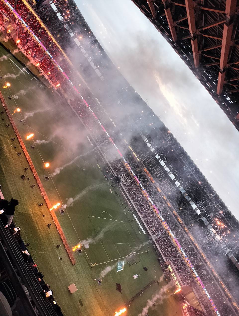 サッカースタジアムの花火