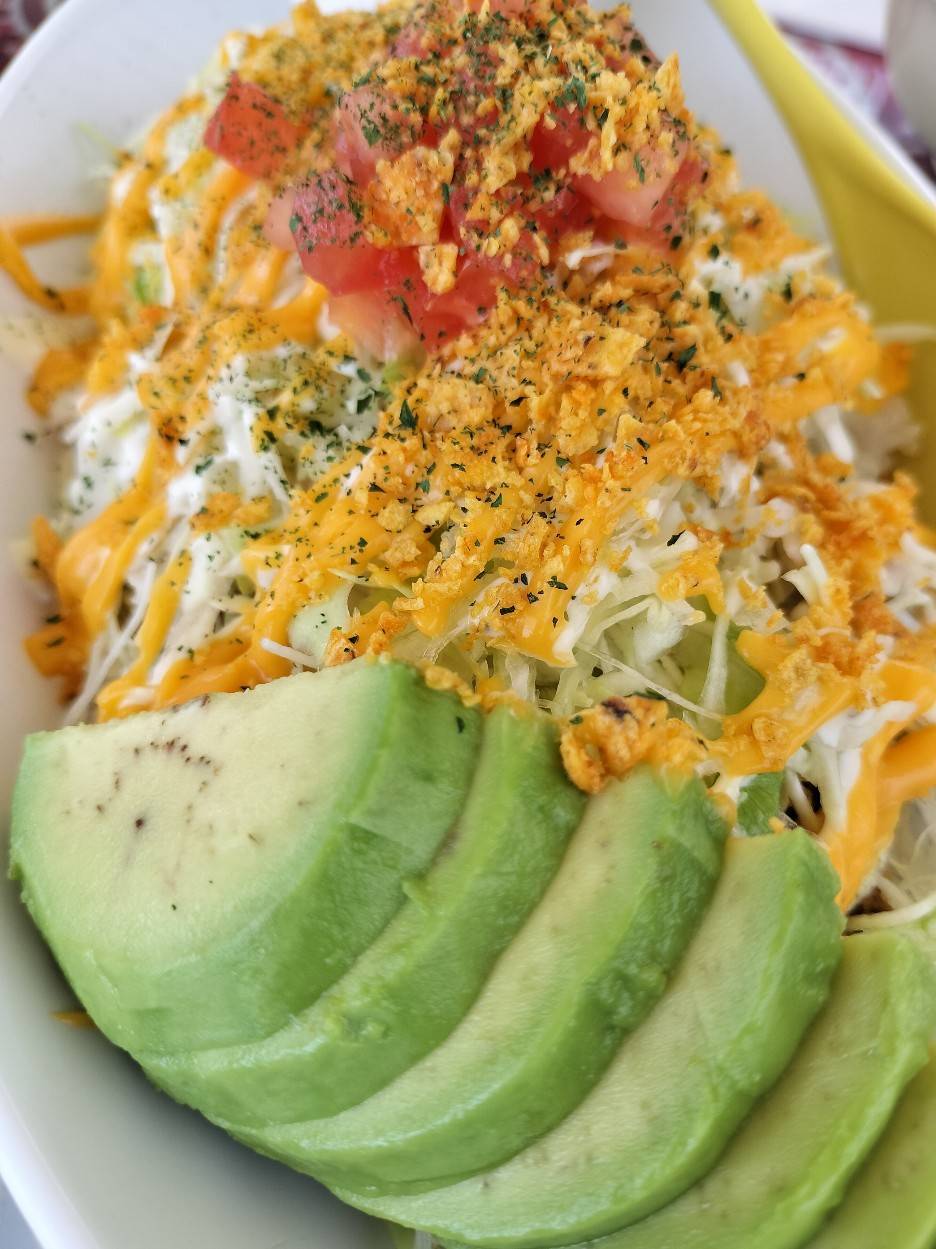 タコライスcafeきじむなぁウミカジテラス店のアボカドのタコライス
