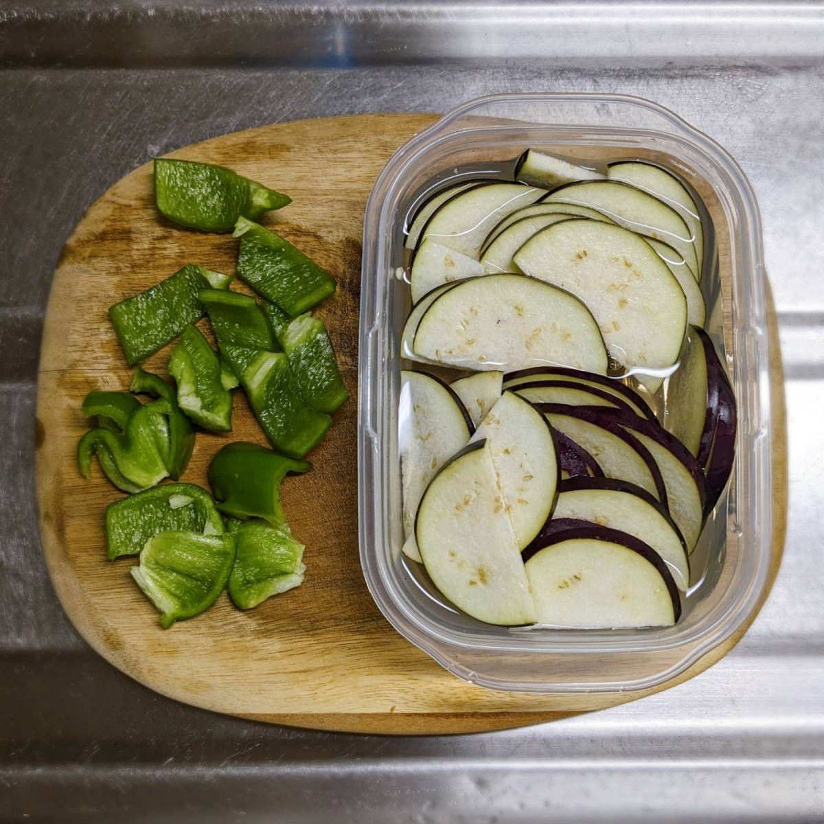 JAグループ公式の「茄子ピーマンのピリ辛キンピラ」のレシピ