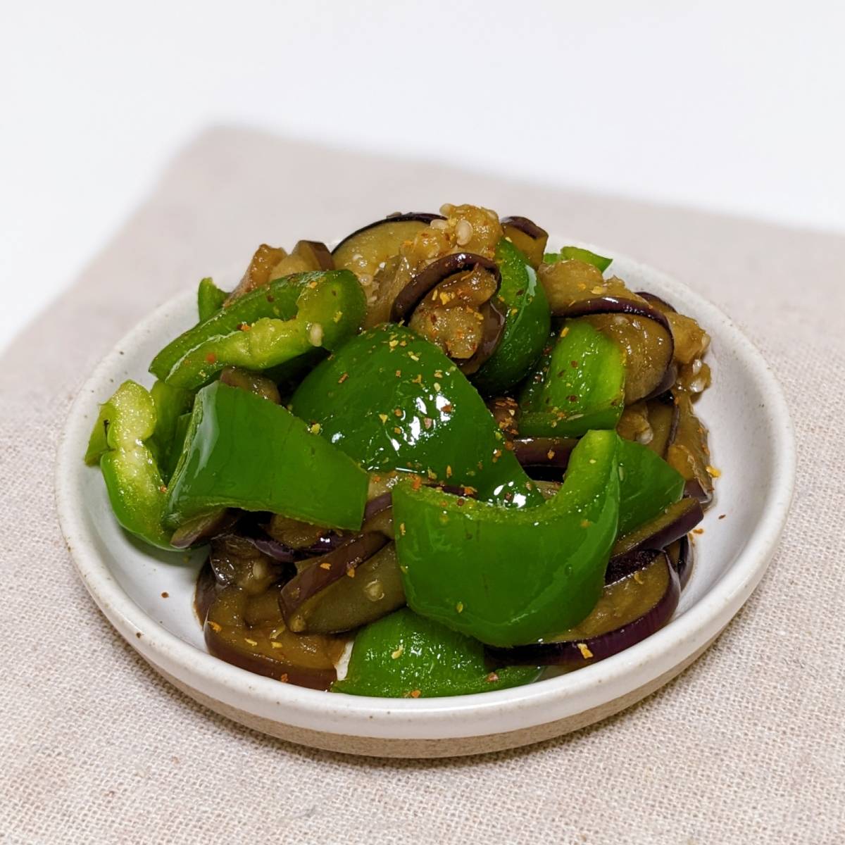 JAグループ公式の「茄子ピーマンのピリ辛キンピラ」のレシピ