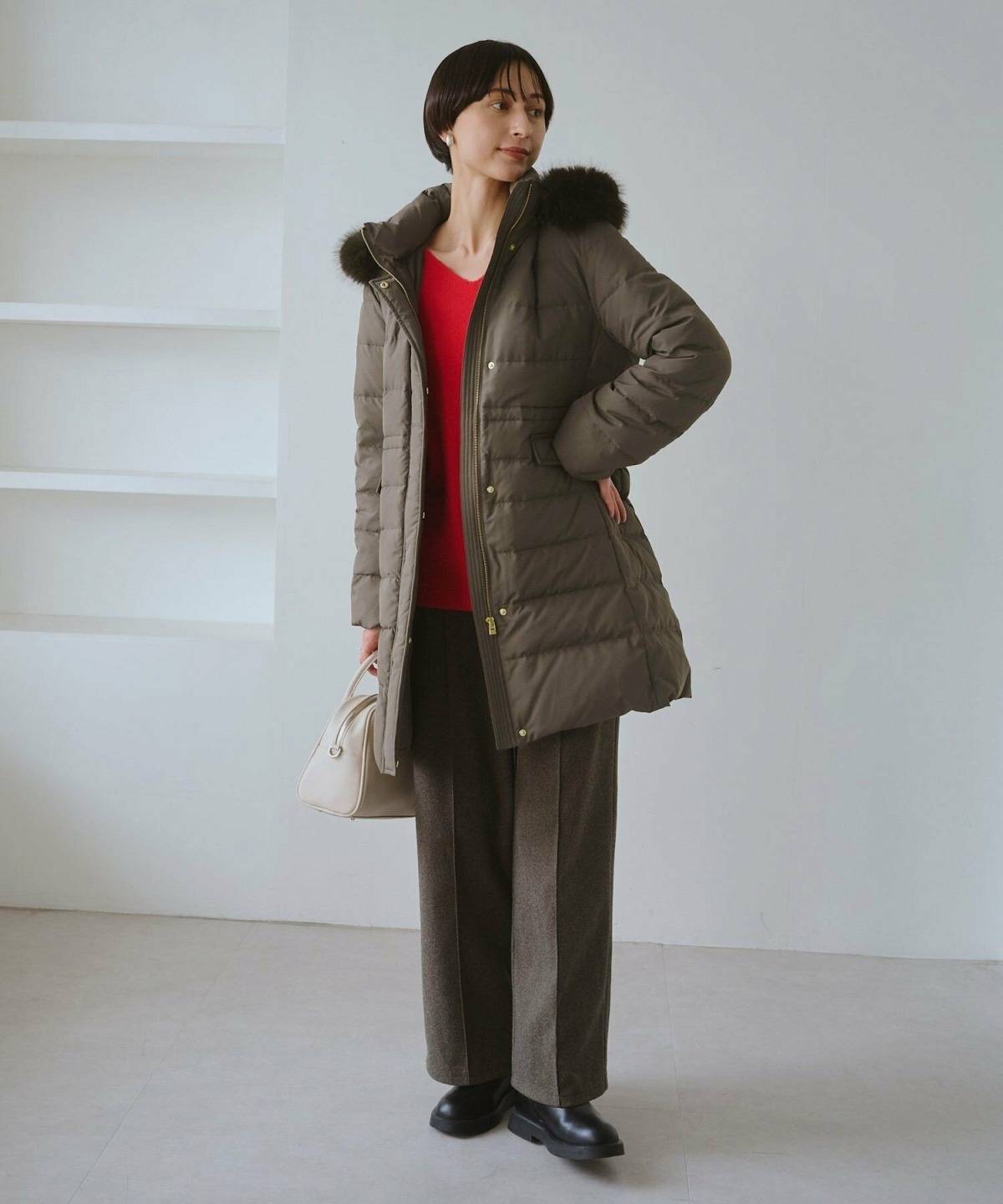 3月の北海道パンツコーデ ロングダウン カラーニット