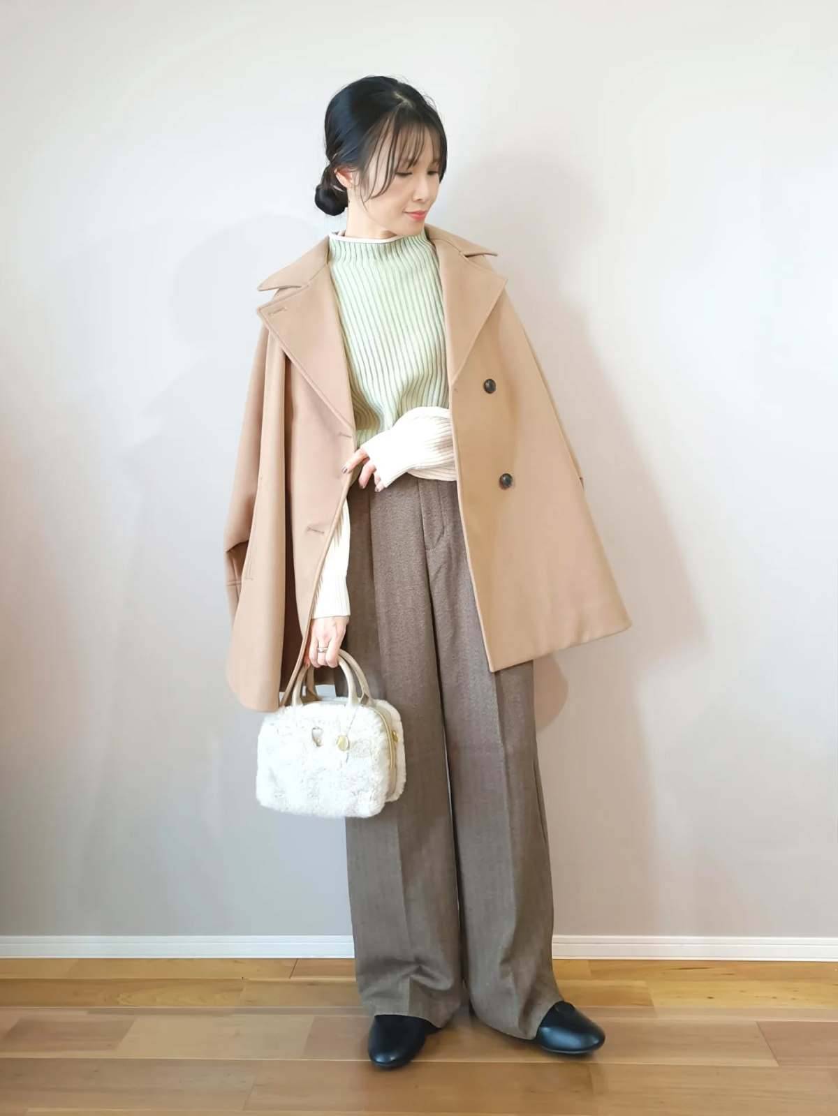 カラーニットをアクセントにする♡