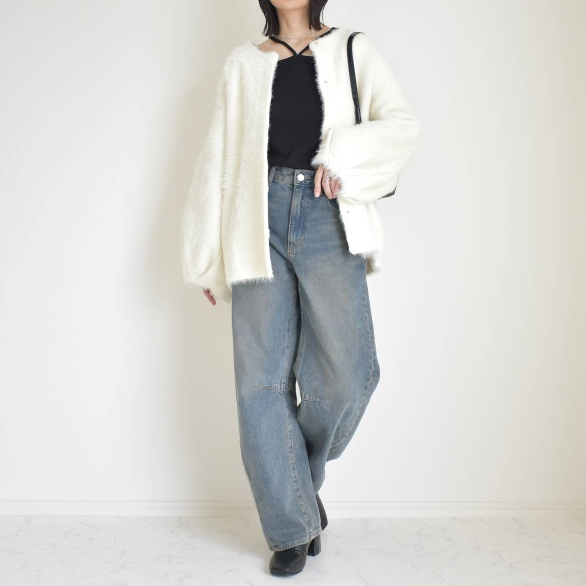 トップスをモノトーンカラーでまとめる♪