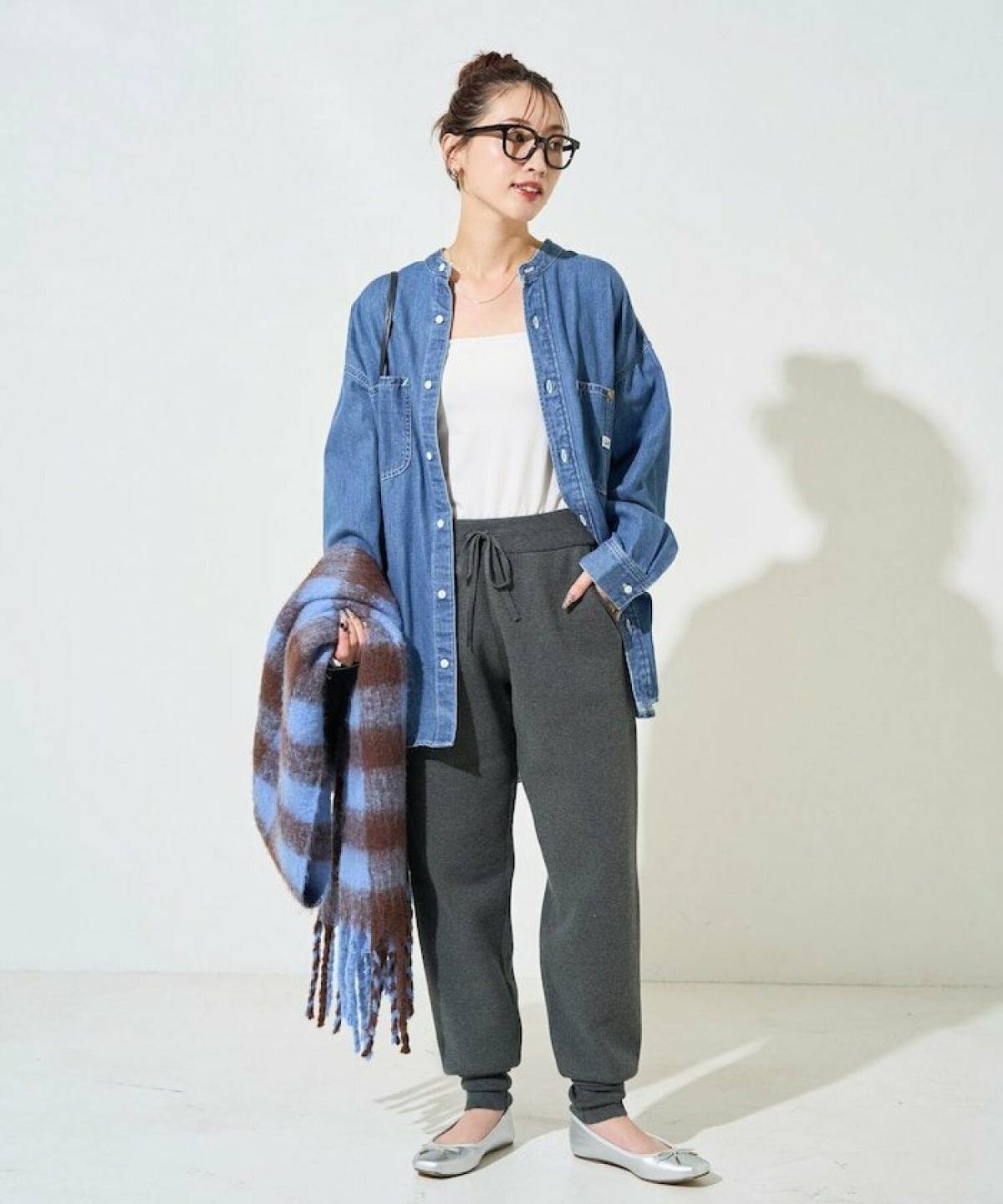 秋の運動会 アラフォーママコーデ デニムシャツ ジョガーパンツ