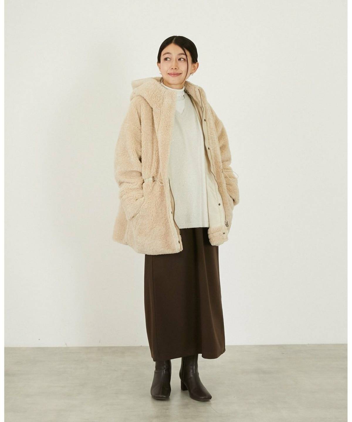 モッズコートレディースコーデ ショートブーツ ベージュ