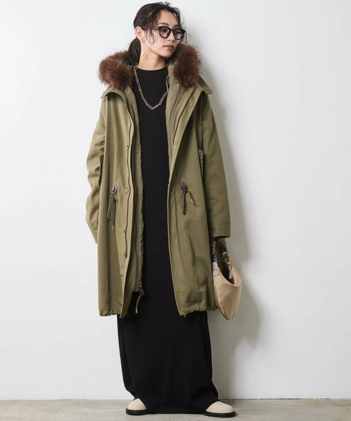 モッズコートレディースコーデ ロングワンピース