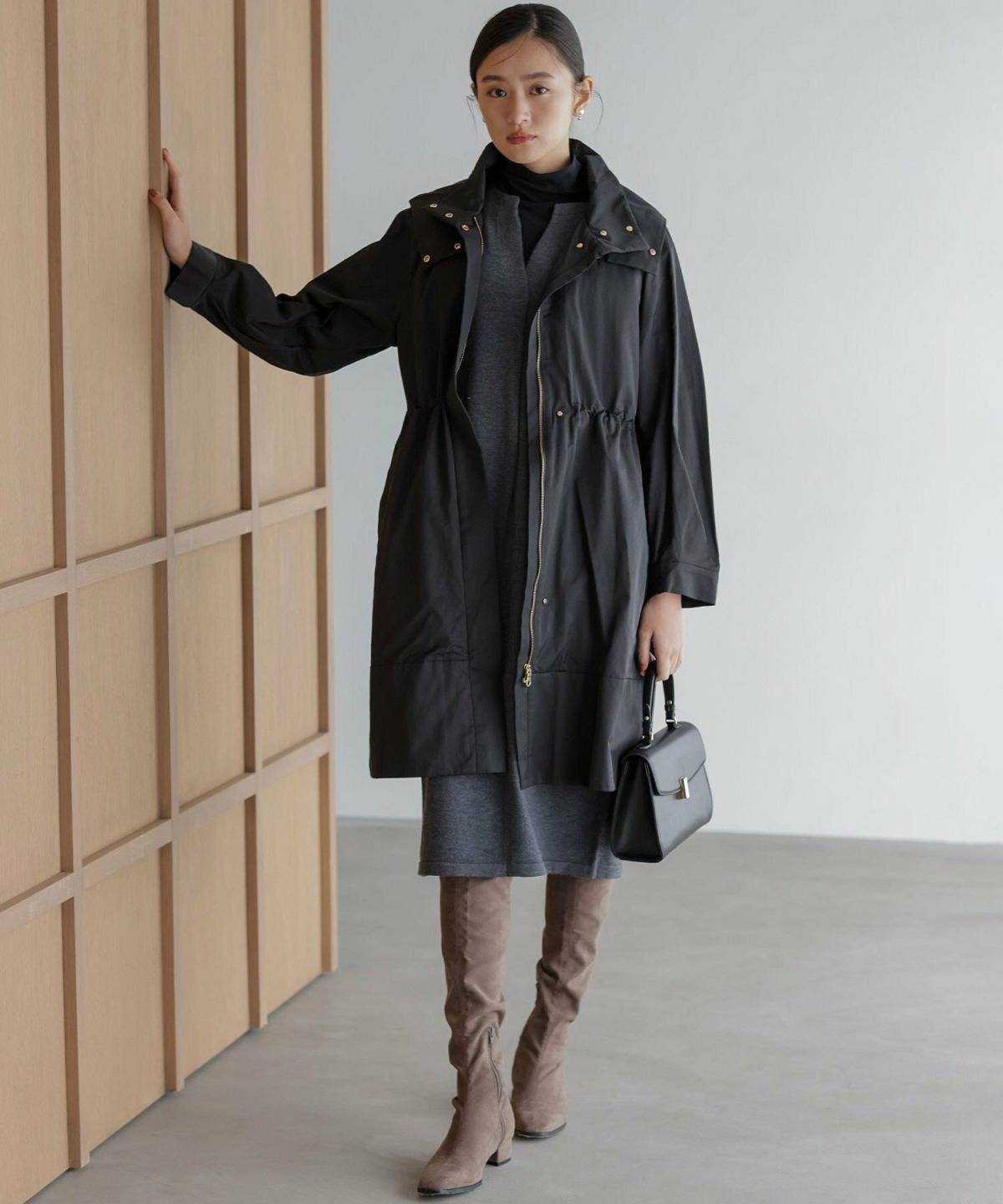 モッズコートレディースコーデ ドロスト付き ロングブーツ ワンピース