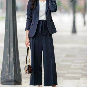 【2026年版】仕事にも着回せる！買って損なしのセレモニー服3選「着痩せ効果が嬉しい」「上品に決まる」