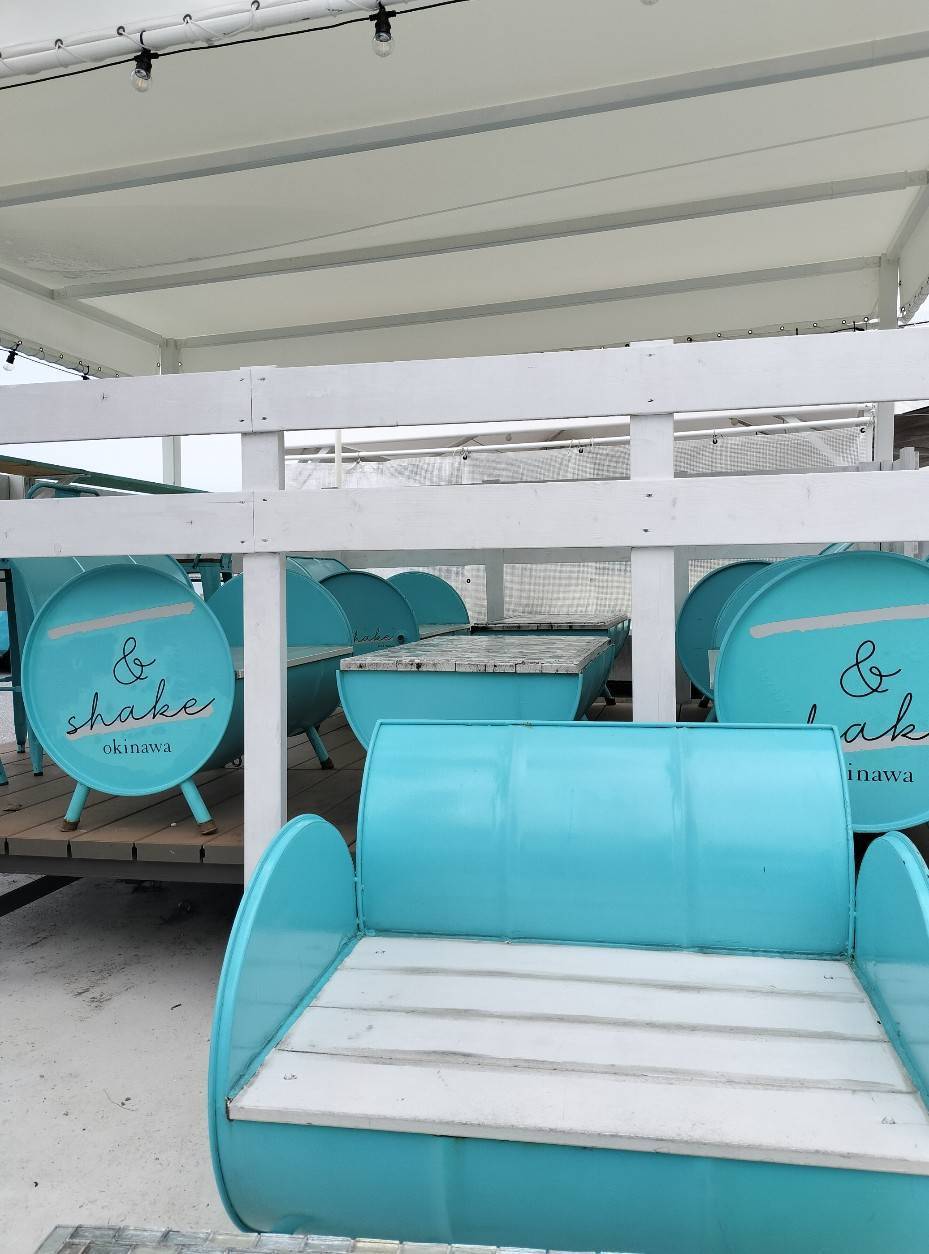 ＆shake okinawaの座席