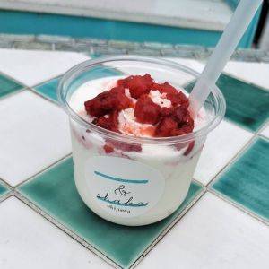 絶品ひんやりスイーツに舌鼓！沖縄の海と空を堪能できる“映えカフェ”