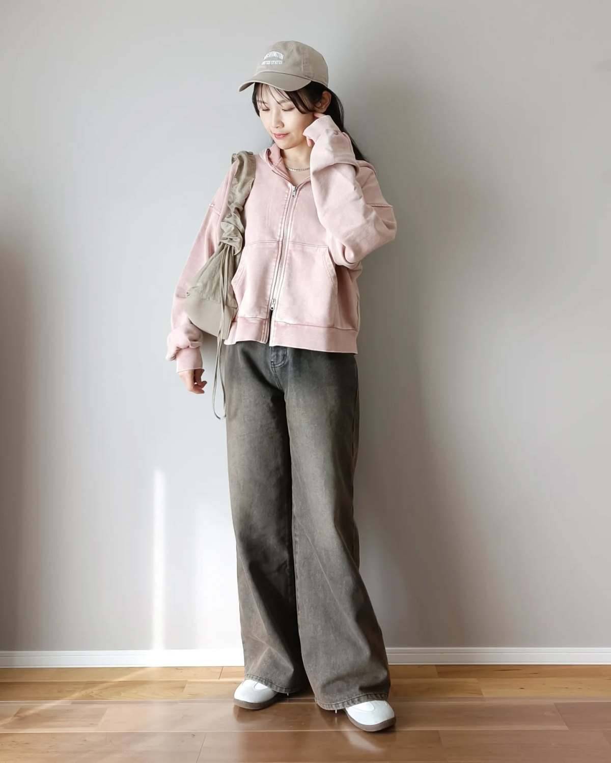 ピンクで顔周りを華やかに♡