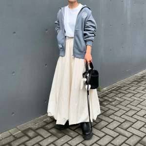 【2026年2月】おばさん感なし……！老け見えしないパーカーコーデ5選