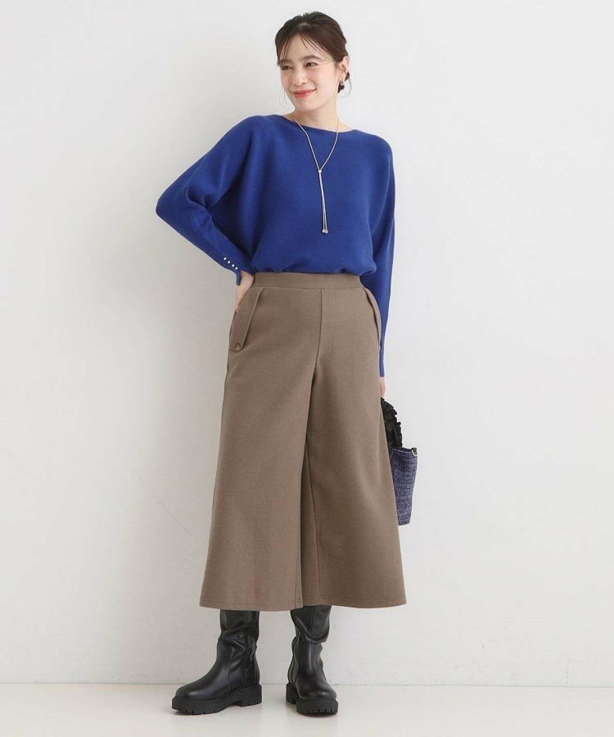 冬のガウチョパンツコーデ ロングブーツ ブルーニット
