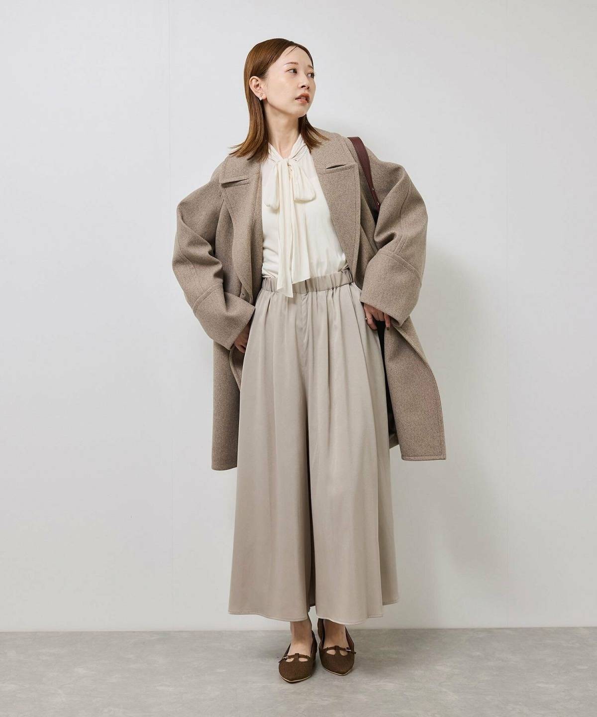 冬のガウチョパンツコーデ ロングコート ブラウス