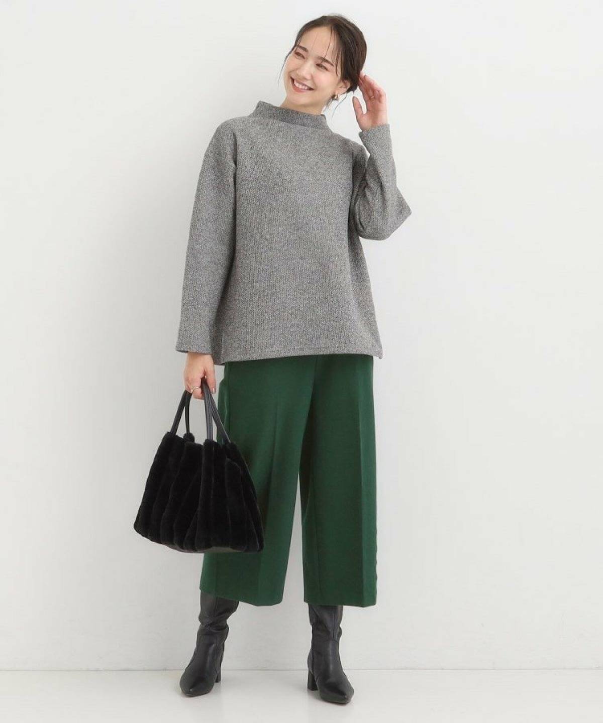 冬のガウチョパンツコーデ グリーン オーバーサイズニット