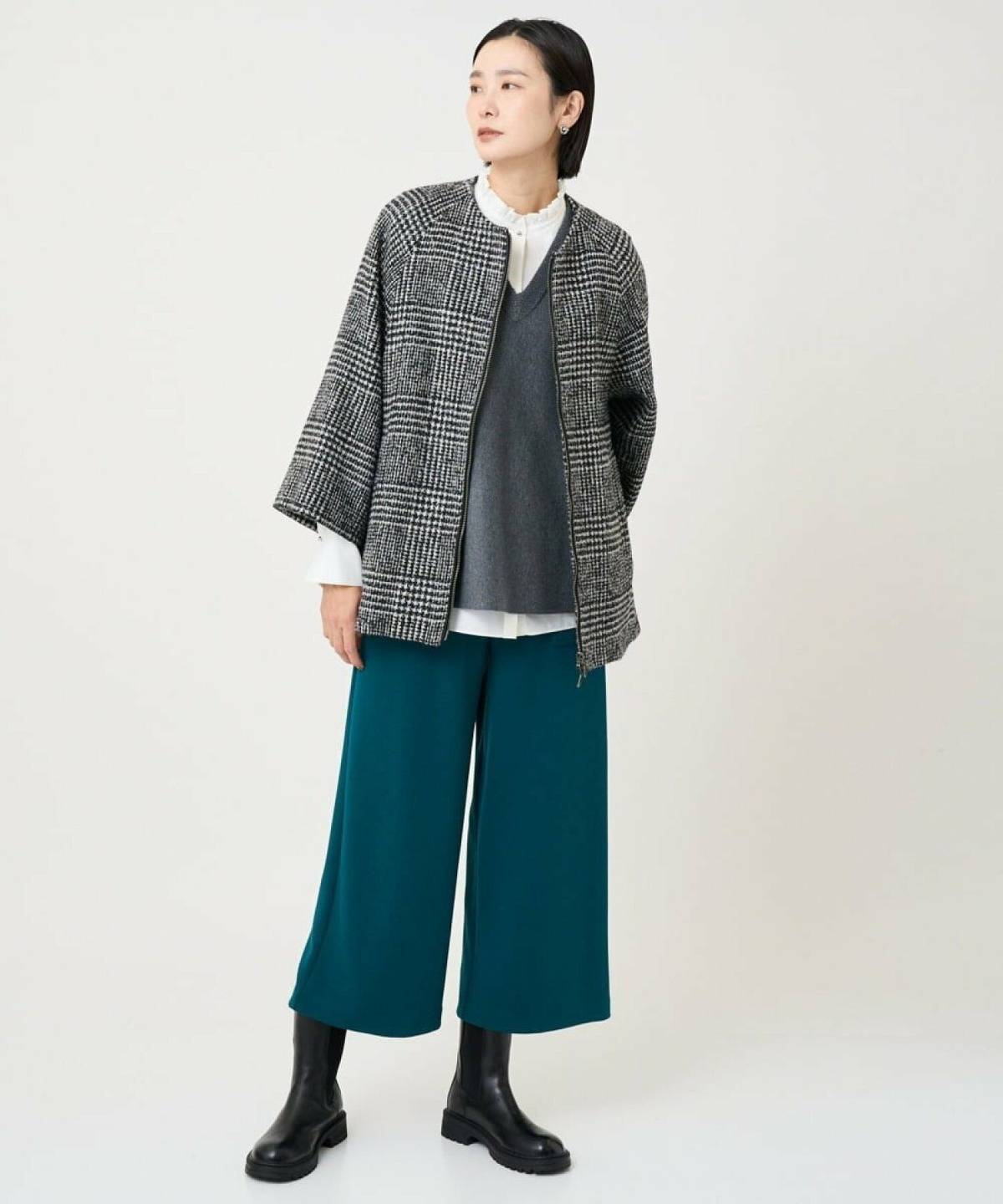 冬のガウチョパンツコーデ チェック柄コート ブーツ