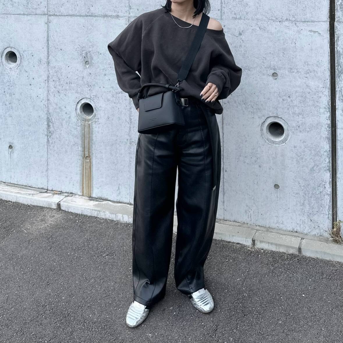 ワンショルトップスでさりげなく肌見せ♡