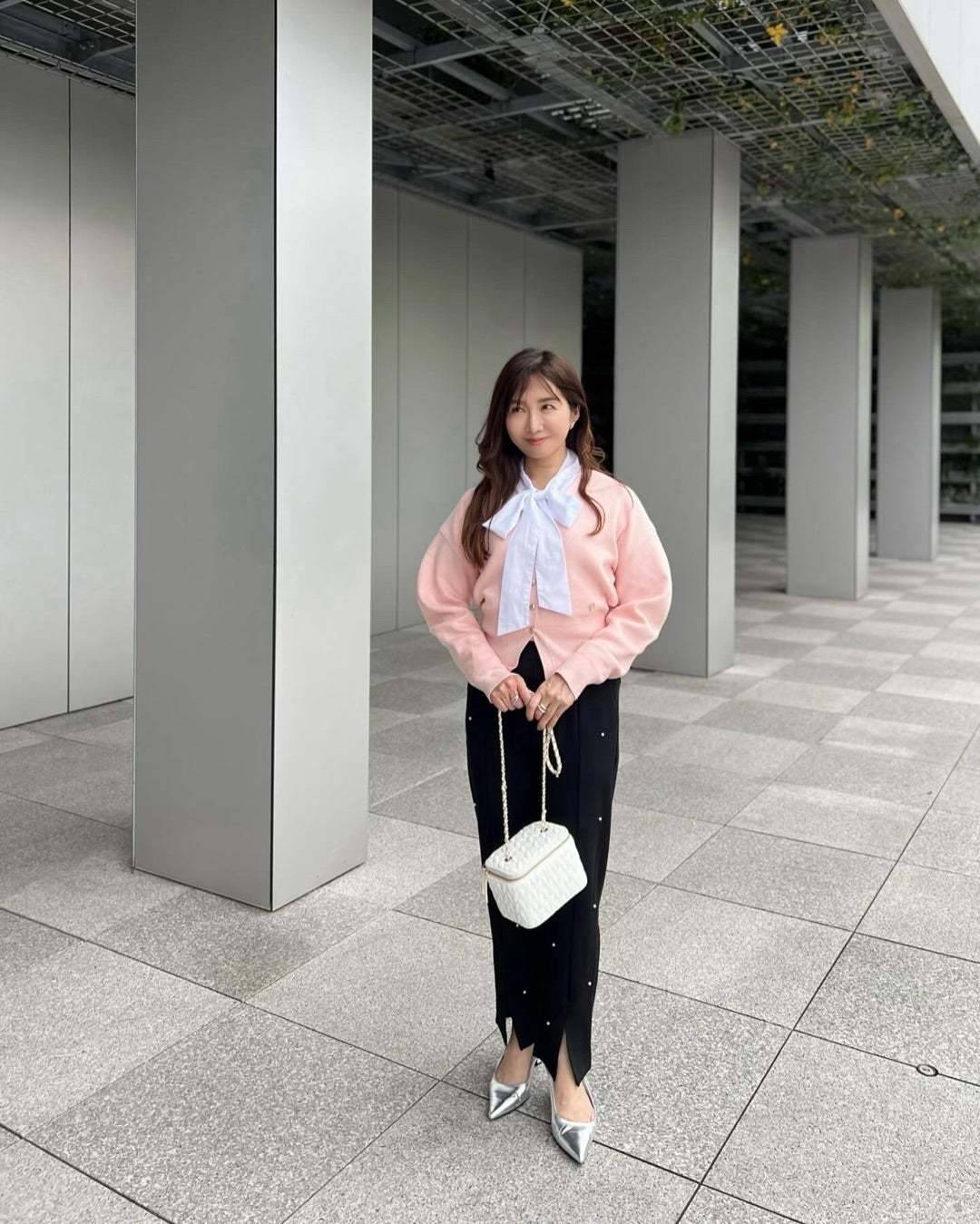 ボータイブラウス×ピンクカーディガン