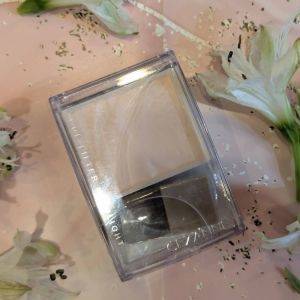 【セザンヌ】のバズりまくった“粉”をゲット！ほうれい線のカバーにも